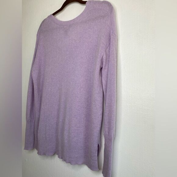Halogen 100% Cashmere Lilac Relaxed fit V neck Sweater
Size Medium - Picture 9 of 12